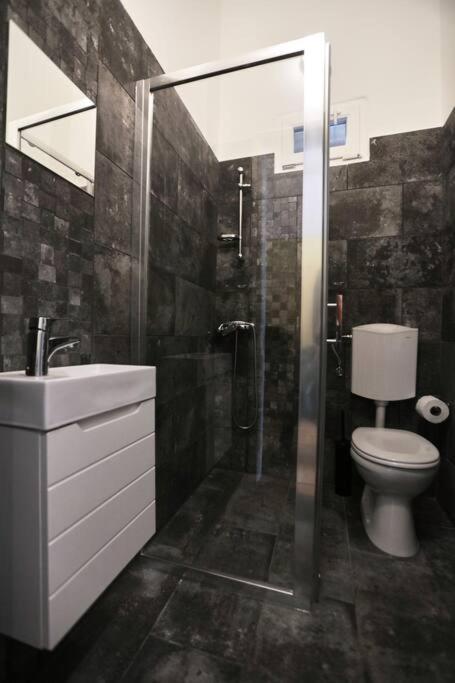 בודפשט Unwind In Style W Sauna Dsgn 2Br Home מראה חיצוני תמונה