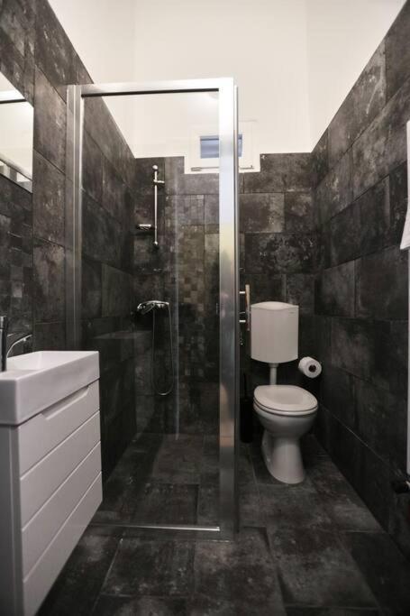 בודפשט Unwind In Style W Sauna Dsgn 2Br Home מראה חיצוני תמונה