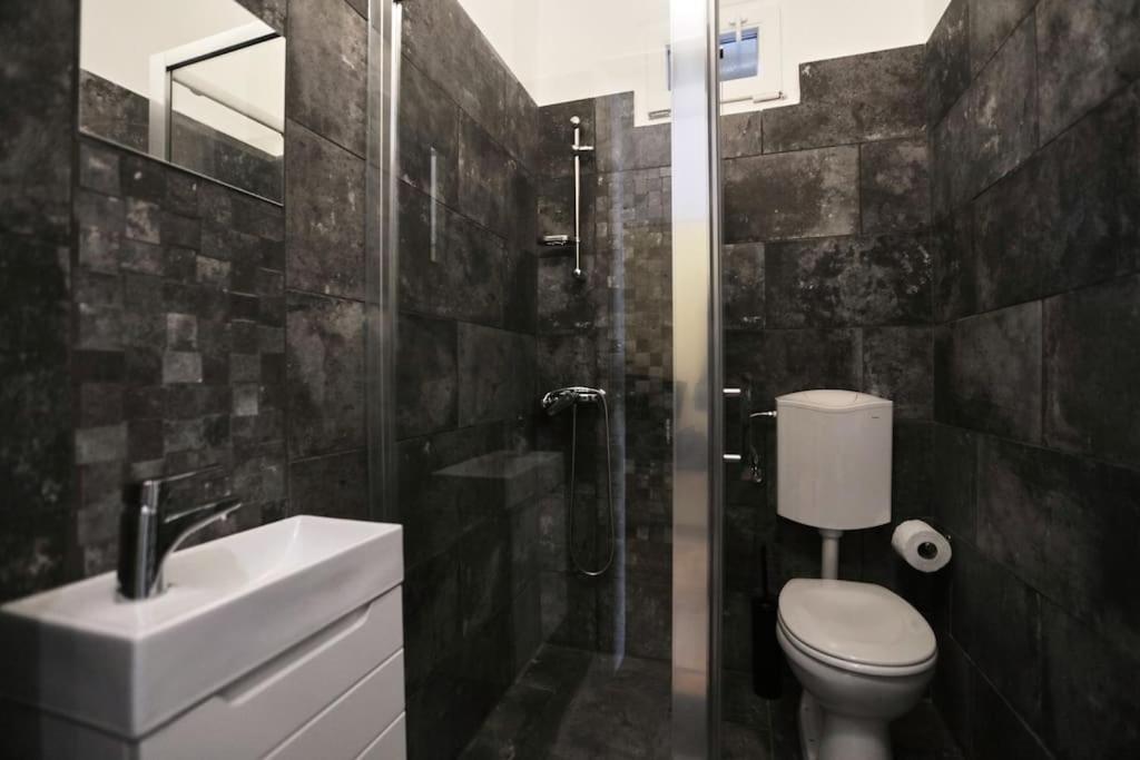 בודפשט Unwind In Style W Sauna Dsgn 2Br Home מראה חיצוני תמונה